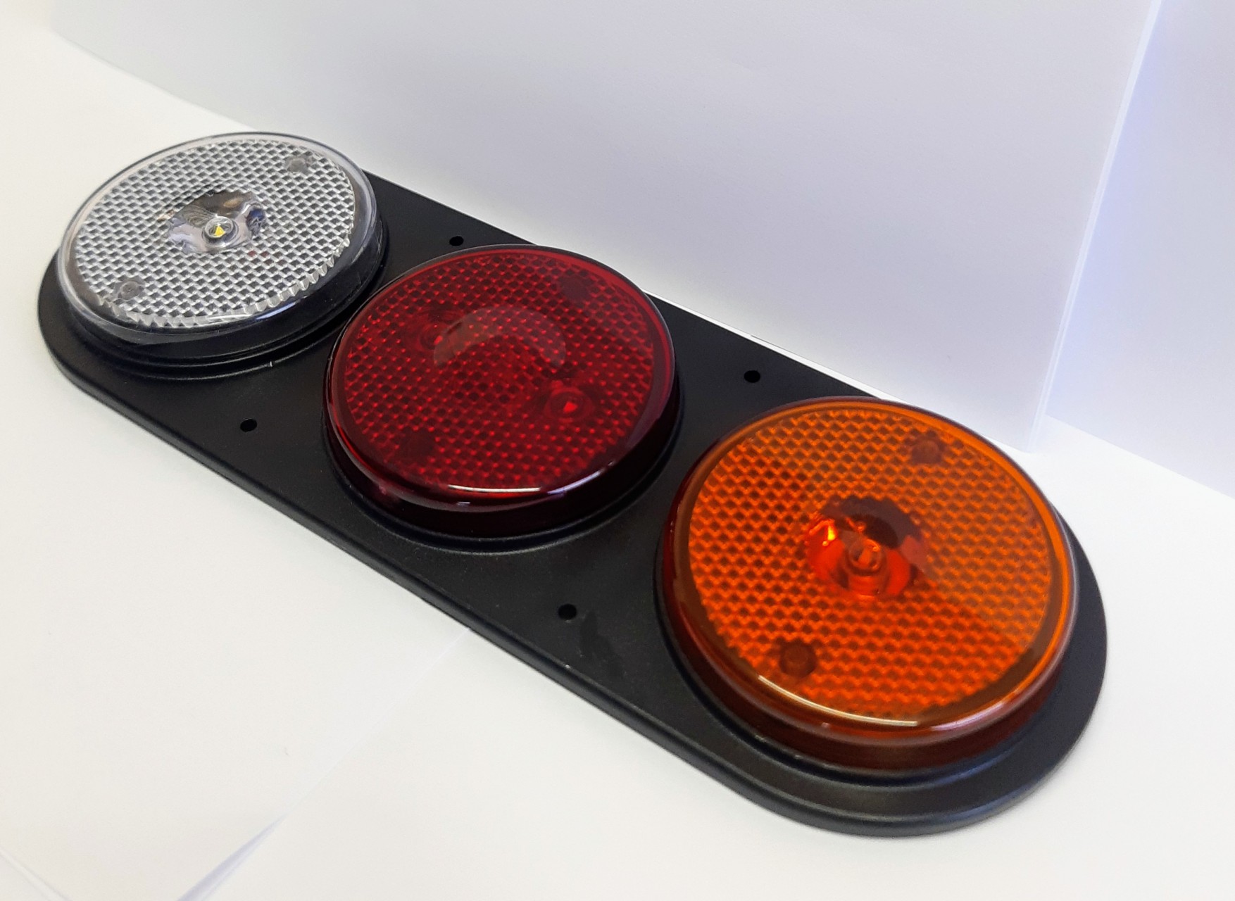 Imagen destacada del producto SINALEIRA LED 3 LENTES - 4 FUNCOES - MOD. CAPO